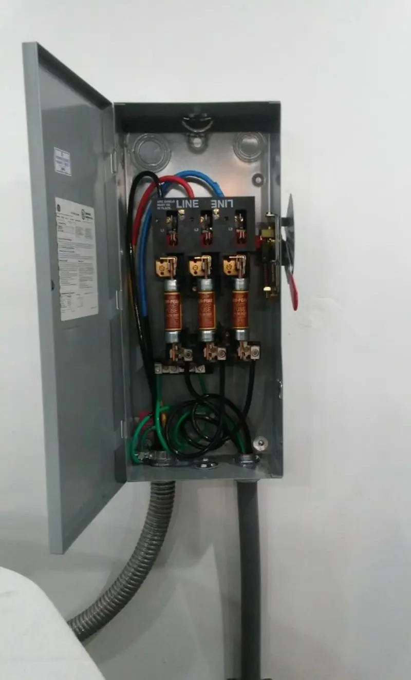 Three-phase disconnect switch installed for Smoke Detector Installation in Commerce